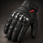 Gant moto Carbix noir — gros plan cuir perforé et coque carbone