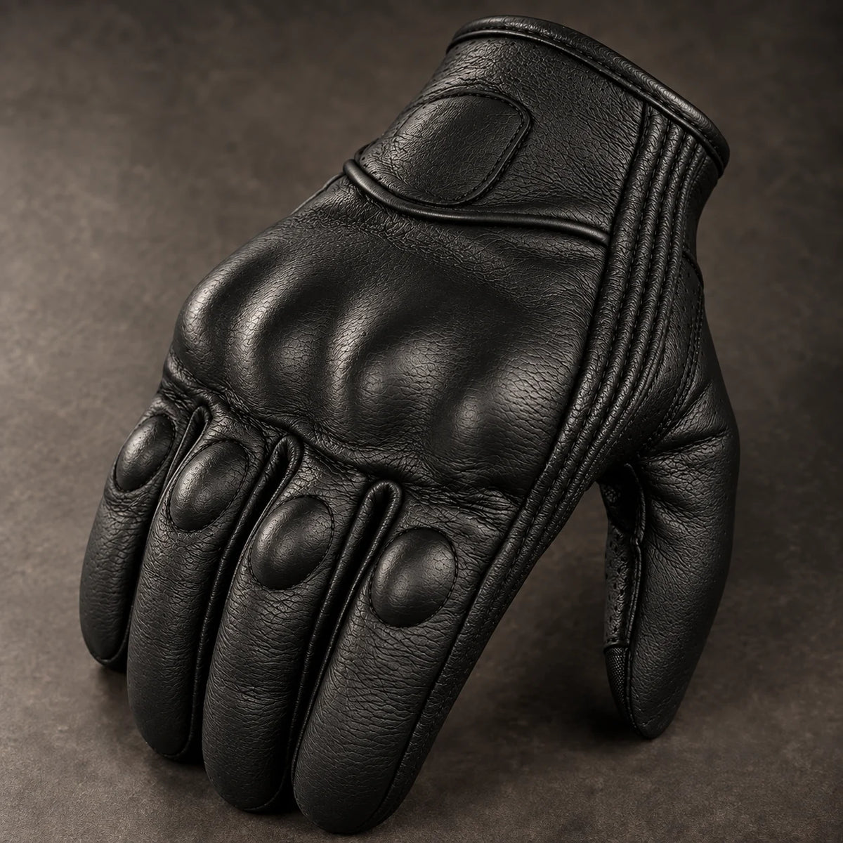 Gant moto vintage Foxen noir — gros plan cuir et protections