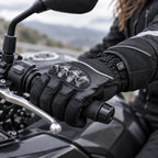 Gant moto femme imperméable Kemea sur le guidon gauche
