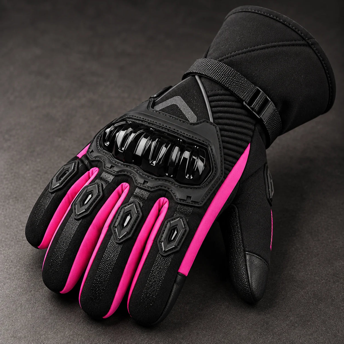 Gant moto hiver imperméable Lynea rose — gros plan protections et textile