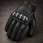Gant moto Nyvra noir — gros plan coque carbone et mesh