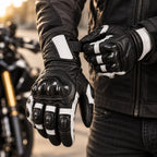 Gants moto hiver renforcés Sulith noirs portés